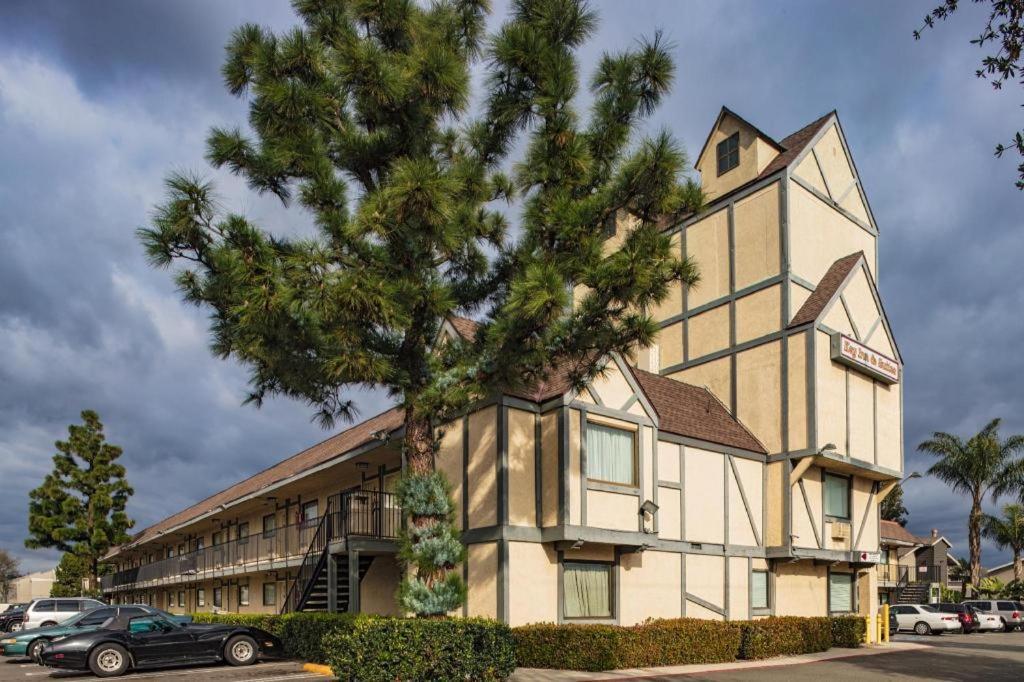 Lemon Heights Inn Tustin Esterno foto
