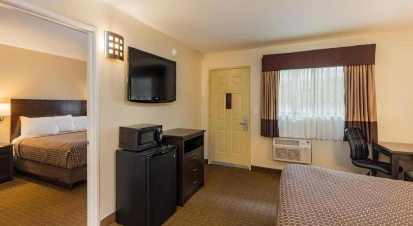 Lemon Heights Inn Tustin Esterno foto